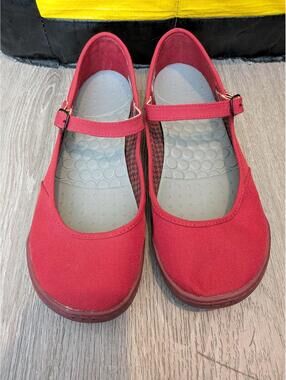 Astral Shoes Womens 9 Red Mary Jay Canvas Mary Jane Flats Buckle Strap